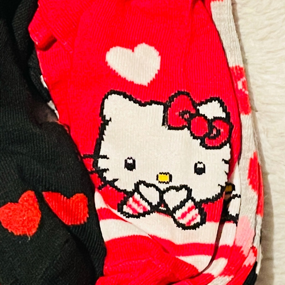 Sanrio Hello Kitty Valentine’s Socks pack of 5 pairs - Picture 4 of 7